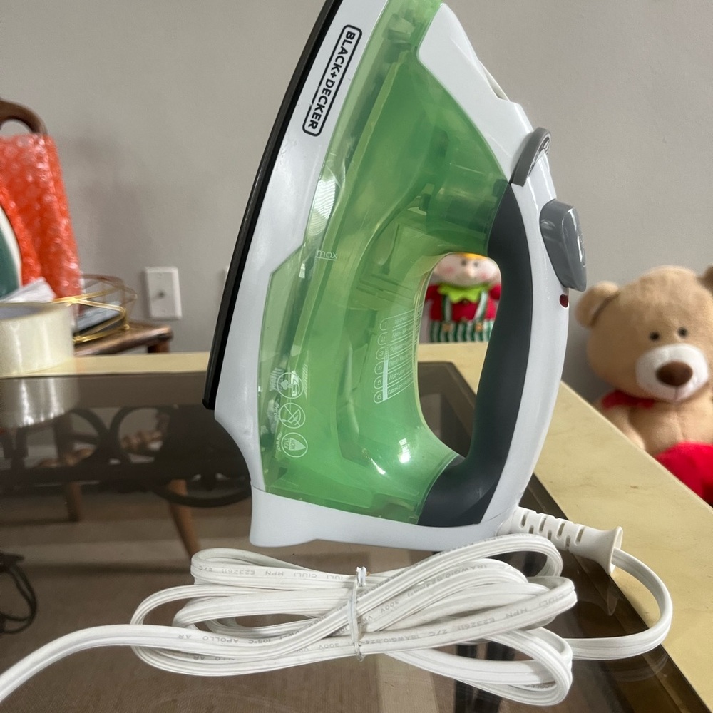Black & Decker Green and White Steam Iron